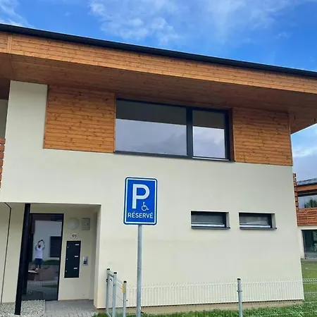 Za Kostelem Apartment *
